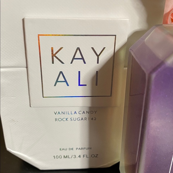 Kayali Vanilla Candy Rock Sugar 42 Eau de Parfum 3.4 oz new in box - Picture 4 of 7